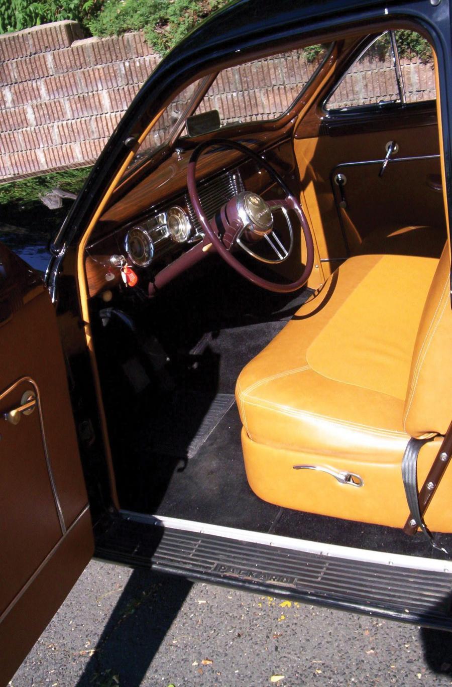 Интерьер Packard Standard Eight Station Sedan 1950 года  (фото 4 из 18)